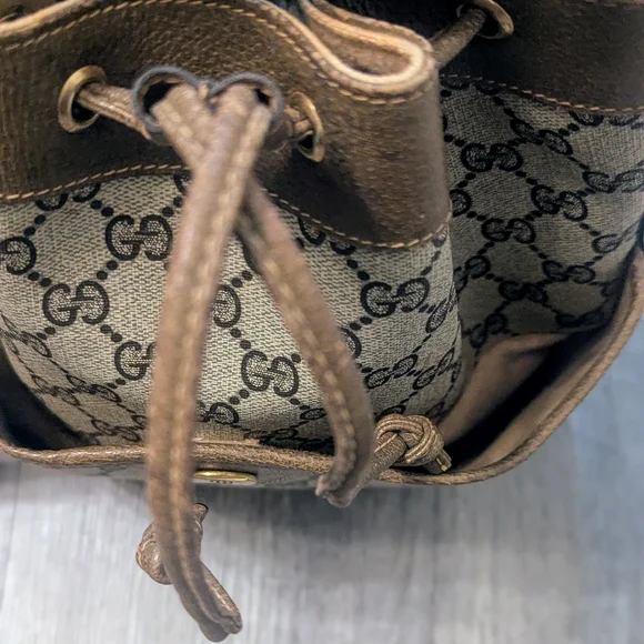 Gucci Brown Shoulder Bag with Monogram Canvas - Picture 14 of 16